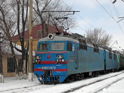 ВЛ80С-1972,_Казахстан,_Карагандинская_область,_депо_Караганда-сортировочная_(Trainpix_56830)