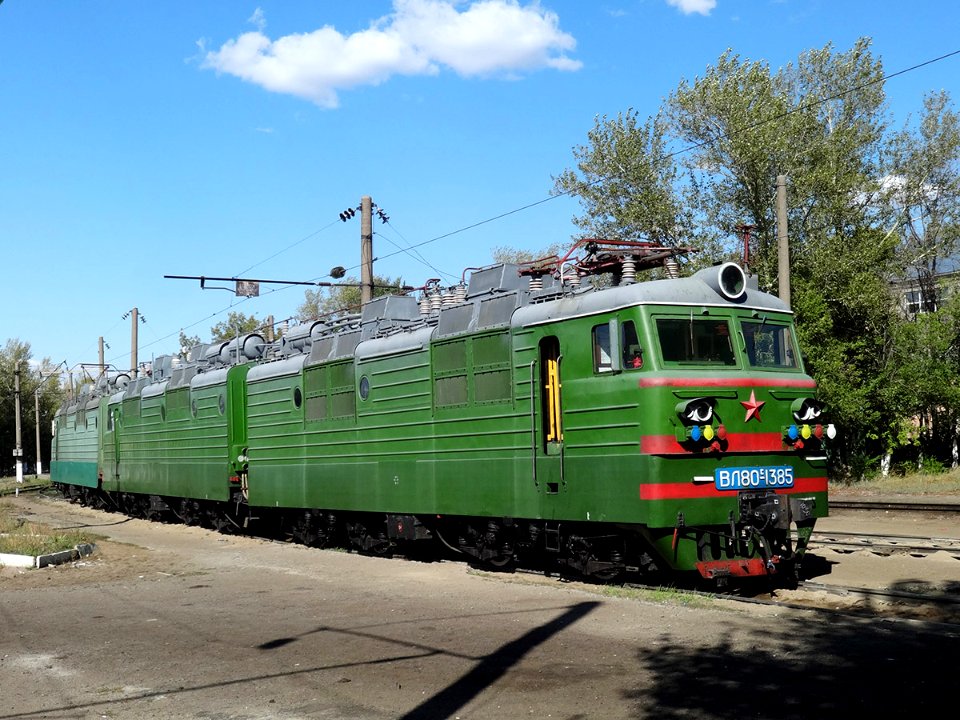 ВЛ80С-1385,_Kazakhstan,_Karaganda_region,_Karaganda_depot_(Trainpix_141634)