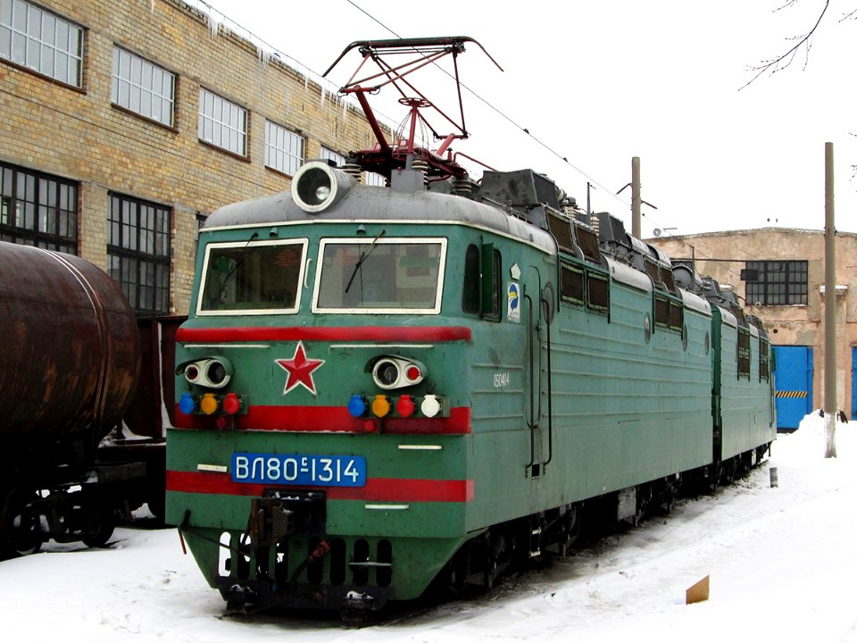 ВЛ80С-1314,_Kazakhstan,_Karaganda_region,_Karaganda_depot_(Trainpix_121414)
