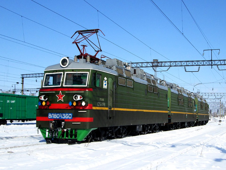ВЛ80С-1364,_Kazakhstan,_Karaganda_region,_Karaganda-Sorting_station_(Trainpix_93629)