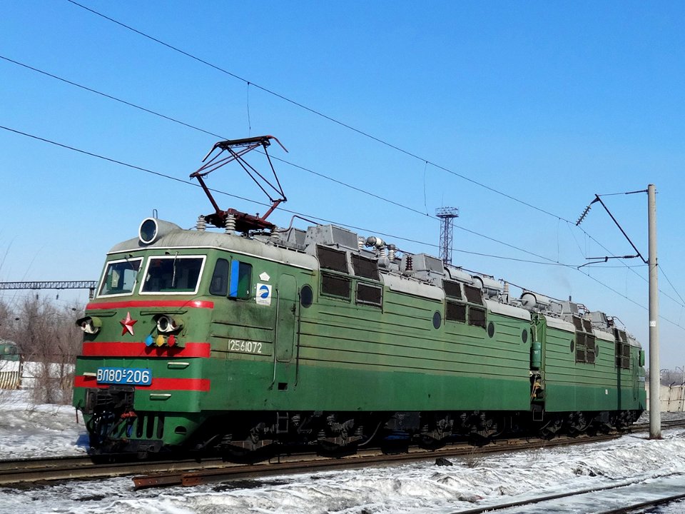 ВЛ80С-206,_Kazakhstan,_Karaganda_region,_Karaganda_depot_(Trainpix_127724)