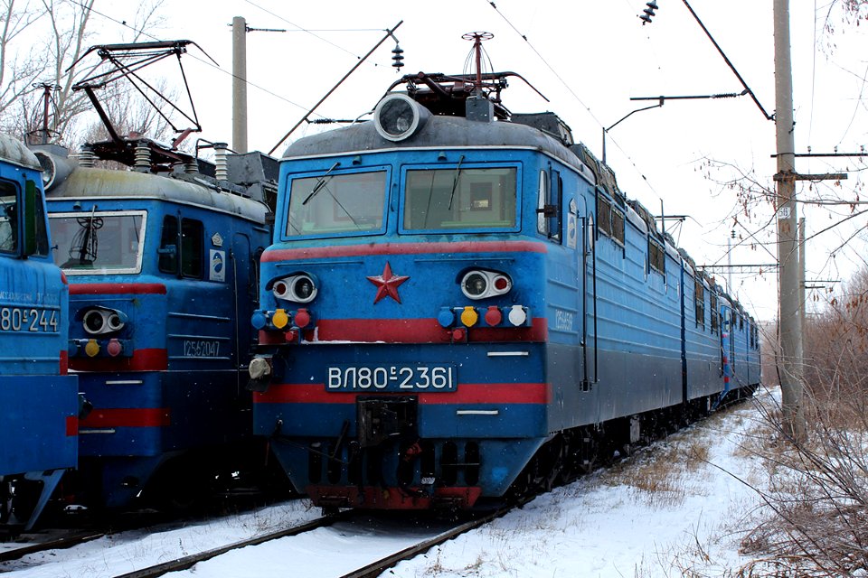 ВЛ80С-2361,_Kazakhstan,_Karaganda_region,_Karaganda_depot_(Trainpix_147654)
