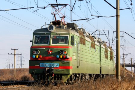 ВЛ80С-1685,_Казахстан,_Карагандинская_область,_перегон_Майкудук_-_Жана_Караганды_(Trainpix_158245)