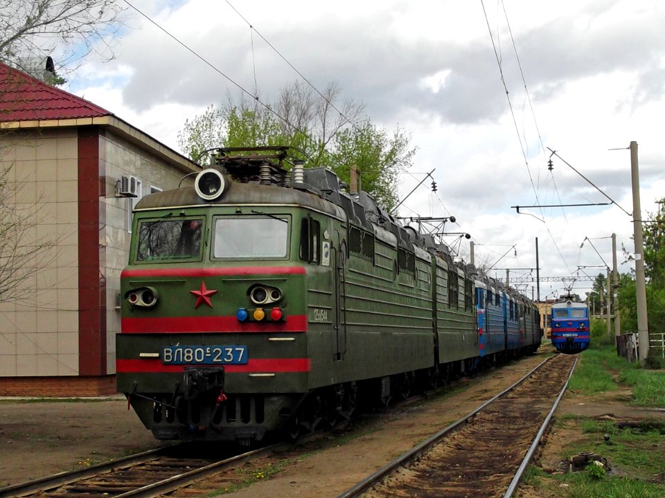 ВЛ80С-237,_Казахстан,_Карагандинская_область,_депо_Караганда-Сортировочная_(Trainpix_60866)