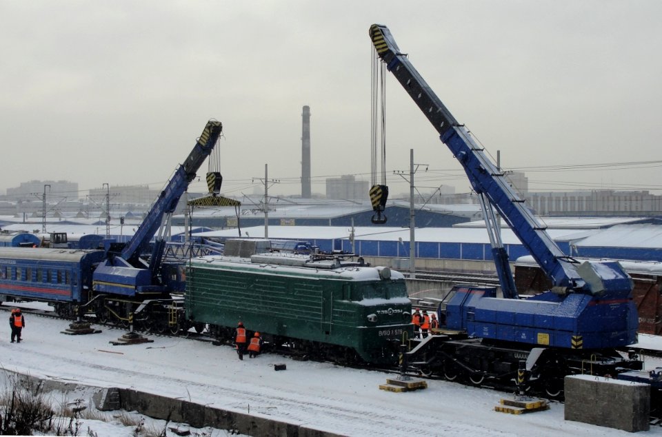 ВЛ10У-579,_Россия,_Санкт-Петербург,_станция_Санкт-Петербург-Сортировочный-Московский_(Trainpix_186813)