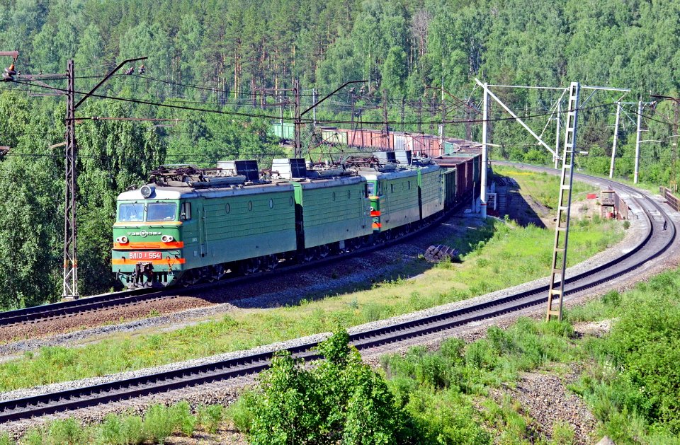 ВЛ10У-554,_Russia,_Chelyabinsk_region,_Khrebet_-_Syrostan_stretch_(Trainpix_166828)