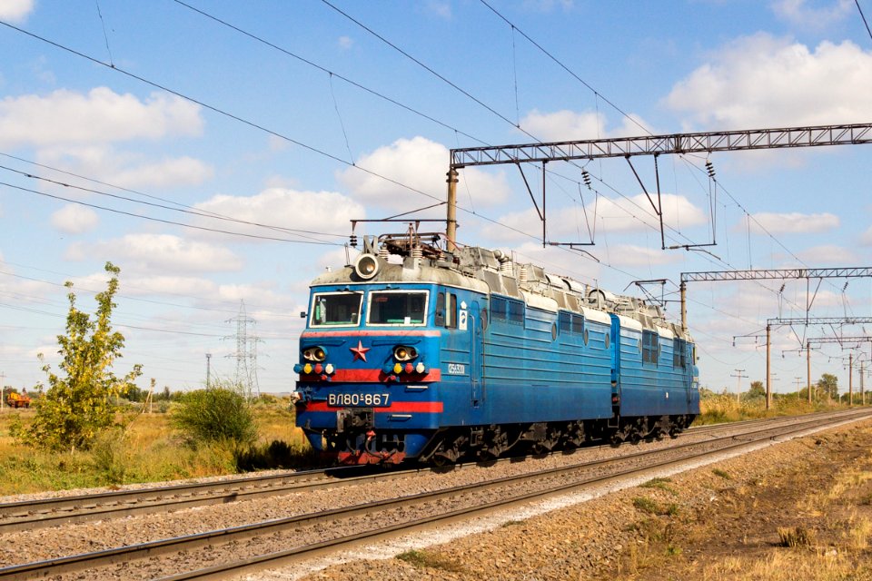 ВЛ80С-867,_Казахстан,_Карагандинская_область,_перегон_Жана_Караганды_-_Майкудук_(Trainpix_204837)
