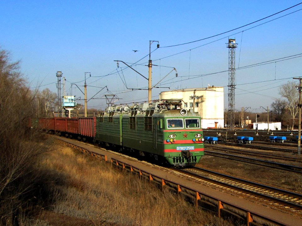ВЛ80С-2566,_Kazakhstan,_Karaganda_region,_Karaganda-Sorting_station_(Trainpix_81147)