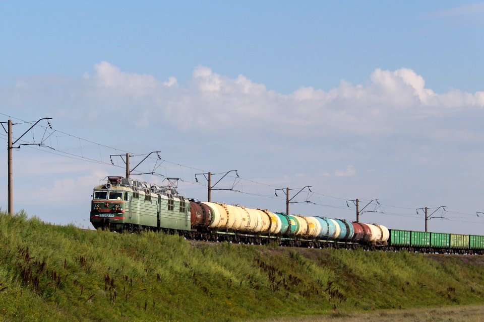 ВЛ80С-1322,_Казахстан,_Карагандинская_область,_перегон_Нура_-_Кокпекты_(Trainpix_170822)