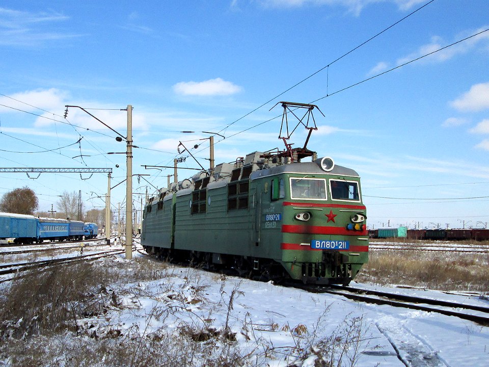 ВЛ80С-211,_Казахстан,_Карагандинская_область,_депо_Караганда-Сортировочная_(Trainpix_115318)