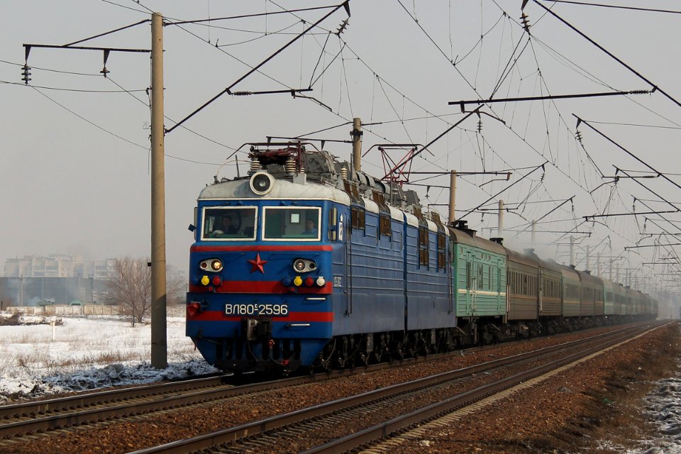 ВЛ80С-2596,_Казахстан,_Карагандинская_область,_перегон_Караганда_-_Караганозек_(Trainpix_189742)