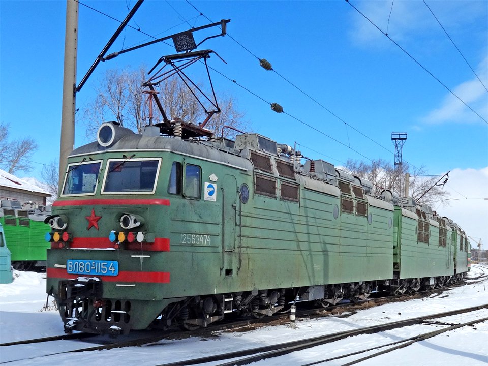 ВЛ80С-1154,_Kazakhstan,_Karaganda_region,_Karaganda_depot_(Trainpix_127894)