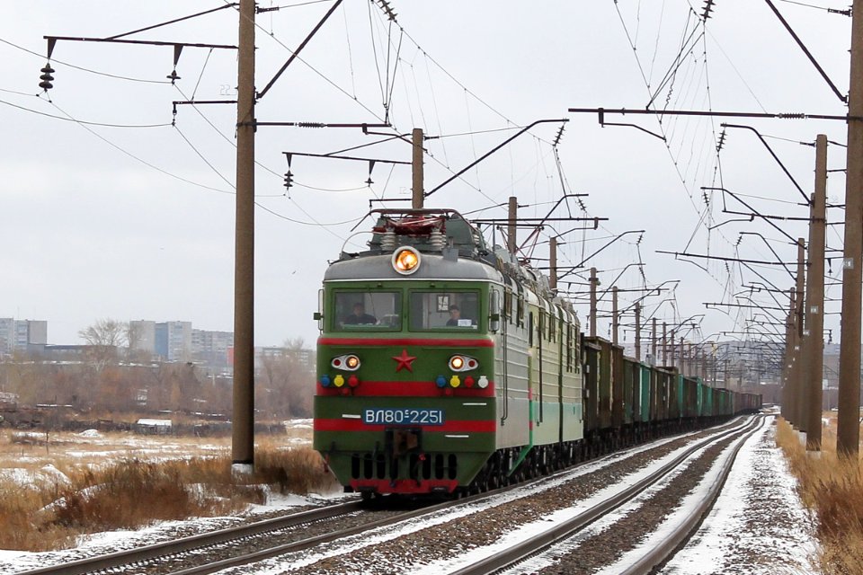 ВЛ80С-2251,_Казахстан,_Карагандинская_область,_перегон_Майкудук_-_Жана_Караганды_(Trainpix_148218)
