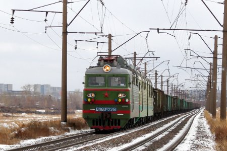 ВЛ80С-2251,_Казахстан,_Карагандинская_область,_перегон_Майкудук_-_Жана_Караганды_(Trainpix_148218)