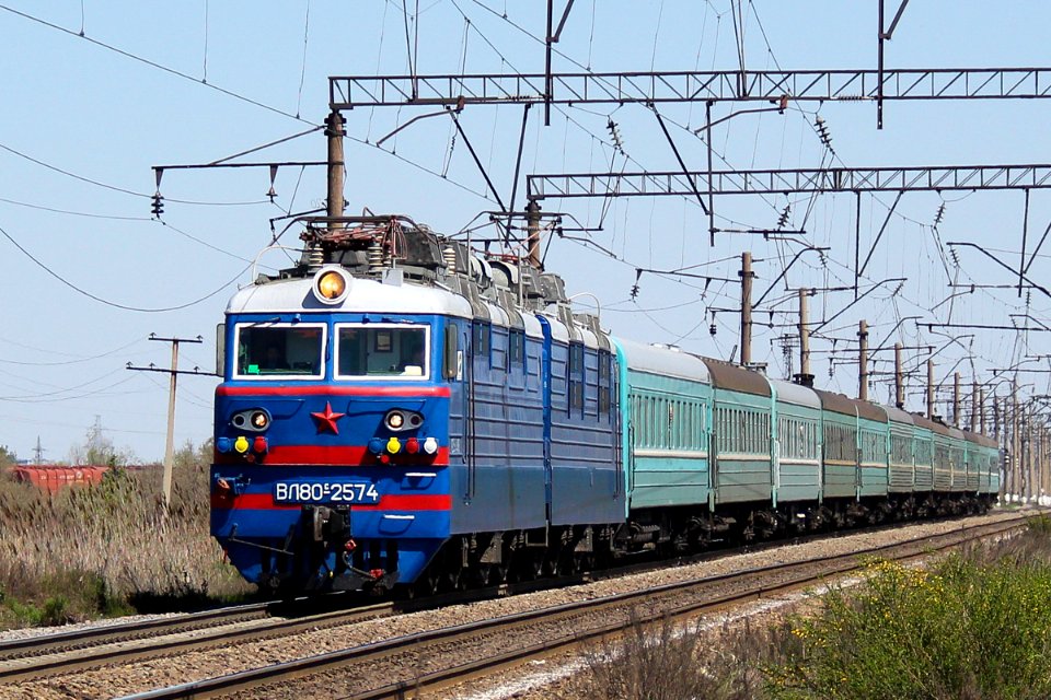 ВЛ80С-2574,_Казахстан,_Карагандинская_область,_перегон_Жана_Караганды_-_Майкудук_(Trainpix_163531)