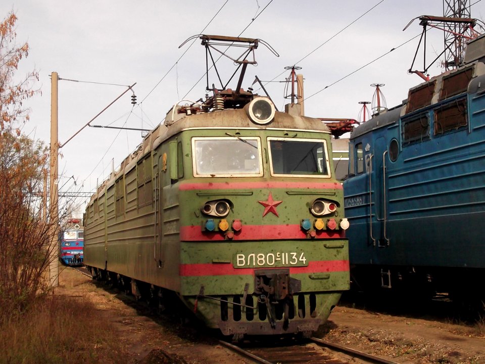 ВЛ80С-1134,_Казахстан,_Карагандинская_область,_депо_Караганда-Сортировочная_(Trainpix_77631)