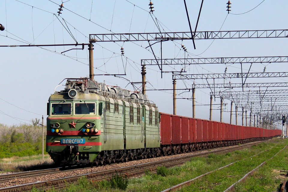 ВЛ80С-1117,_Казахстан,_Карагандинская_область,_перегон_Кокпекты_-_Караганда-Сортировочная_(Trainpix_163886)
