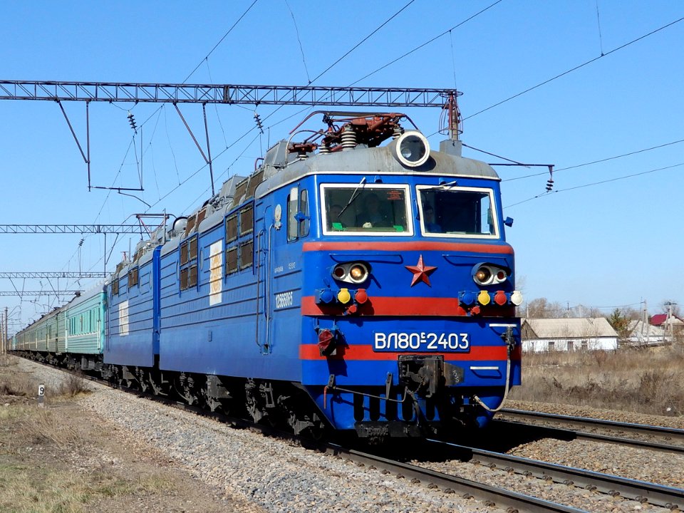 ВЛ80С-2403,_Казахстан,_Карагандинская_область,_перегон_Жана_Караганды_-_Майкудук_(Trainpix_196106)