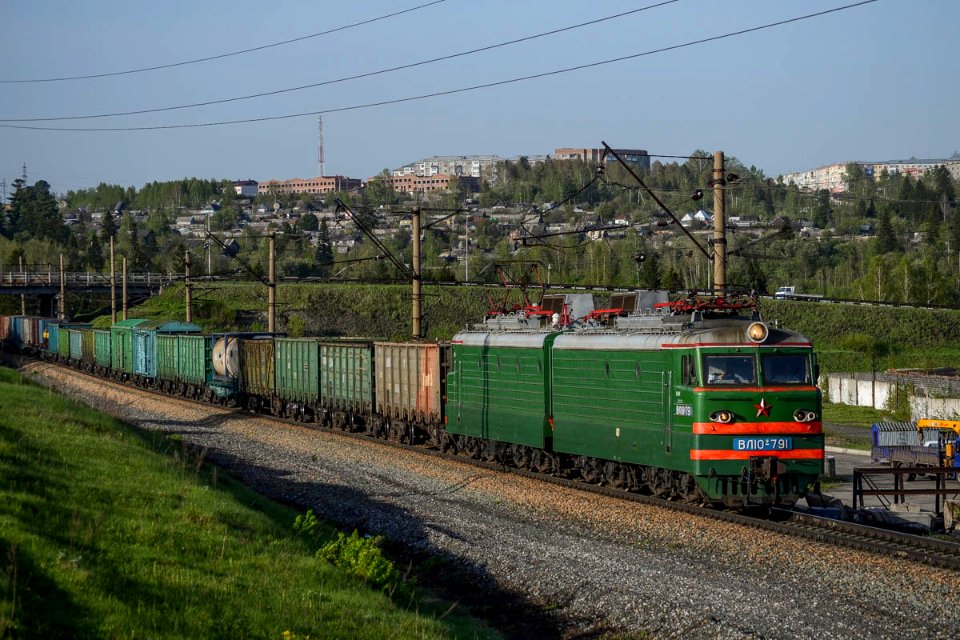 ВЛ10У-791,_Россия,_Кемеровская_область,_перегон_Барзас_-_Бирюлинская_(Trainpix_196847)