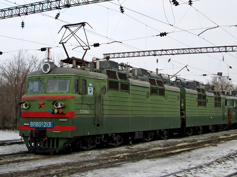 ВЛ80С-213,_Казахстан,_Карагандинская_область,_депо_Караганда-Сортировочная_(Trainpix_119839)