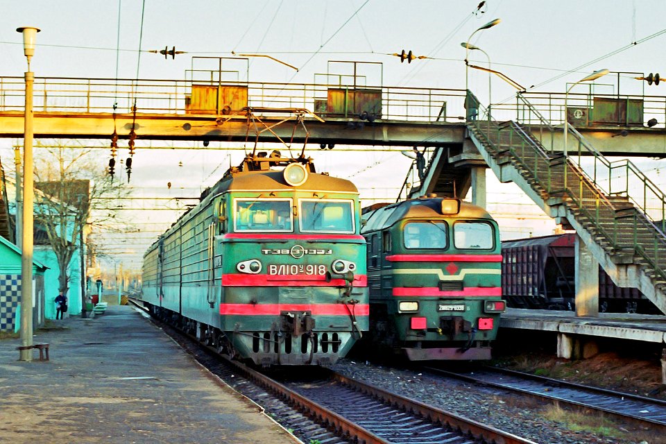 ВЛ10У-918,_Russia,_Moscow_region,_Volokolamsk_station_(Trainpix_210598)