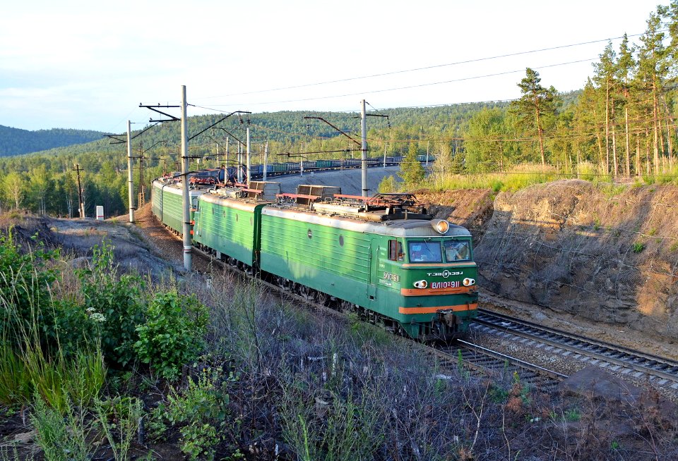 ВЛ10У-911,_Russia,_Chelyabinsk_region,_Urzhumka_-_Khrebet_stretch_(Trainpix_168875)