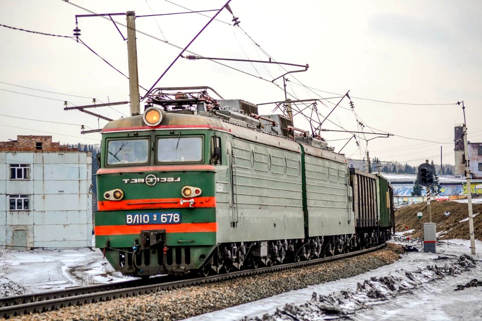 ВЛ10У-678,_Россия,_Кемеровская_область,_перегон_Бирюлинская_-_Барзас_(Trainpix_158532)