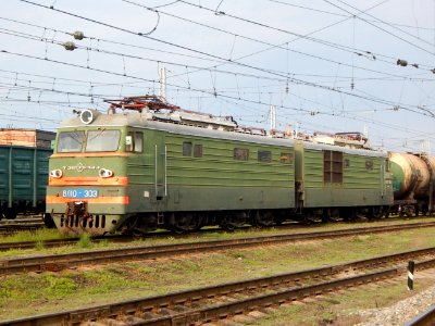ВЛ10-303,_Russia,_Samara_region,_Oktyabrsk_station_(Trainpix_201861)