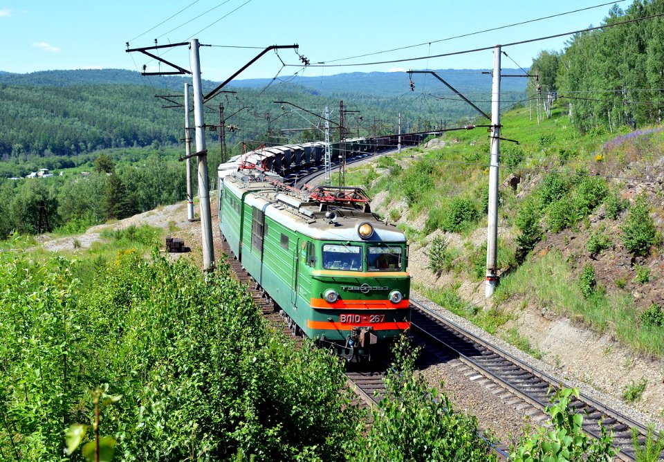 ВЛ10-267,_Russia,_Chelyabinsk_region,_Khrebet_-_Syrostan_stretch_(Trainpix_166896)