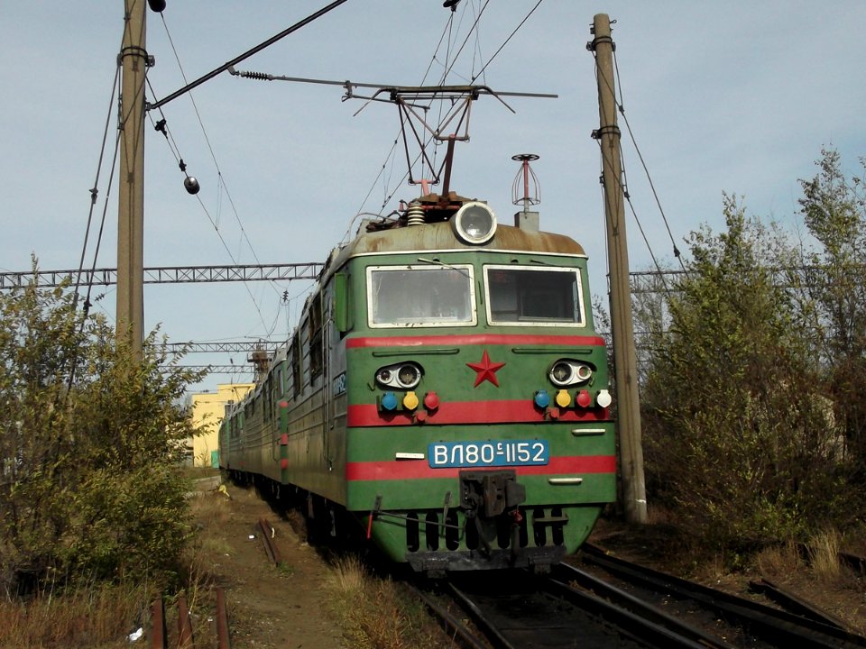 ВЛ80С-1152,_Казахстан,_Карагандинская_область,_депо_Караганда-Сортировочная_(Trainpix_77632)