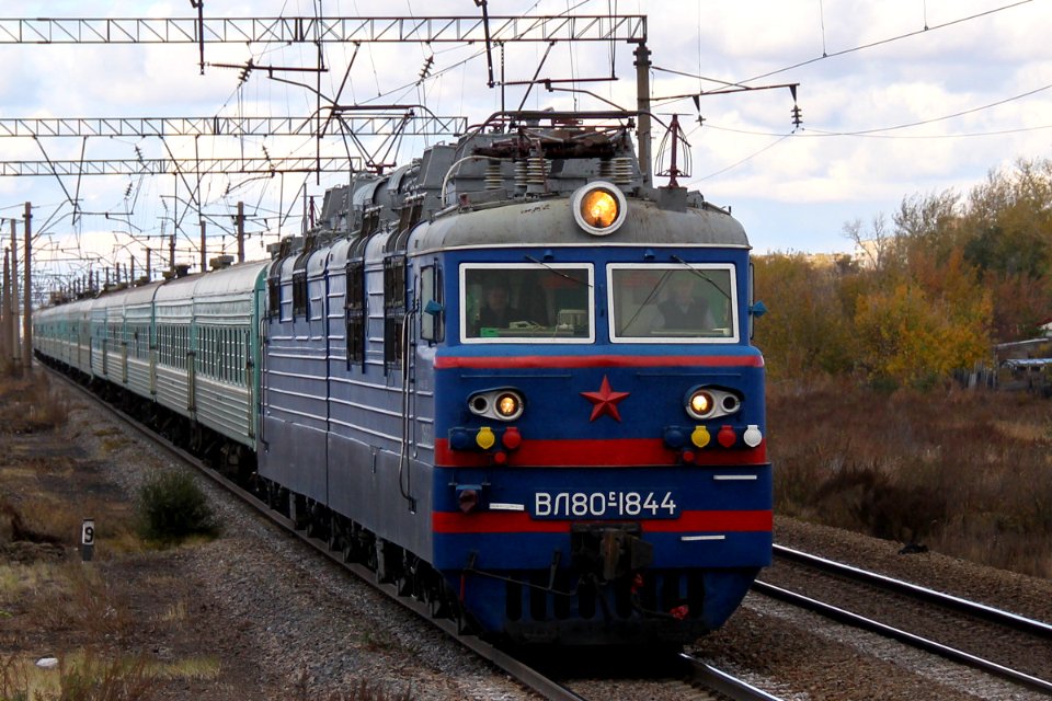 ВЛ80С-1844,_Казахстан,_Карагандинская_область,_перегон_Жана_Караганды_-_Майкудук_(Trainpix_176466)
