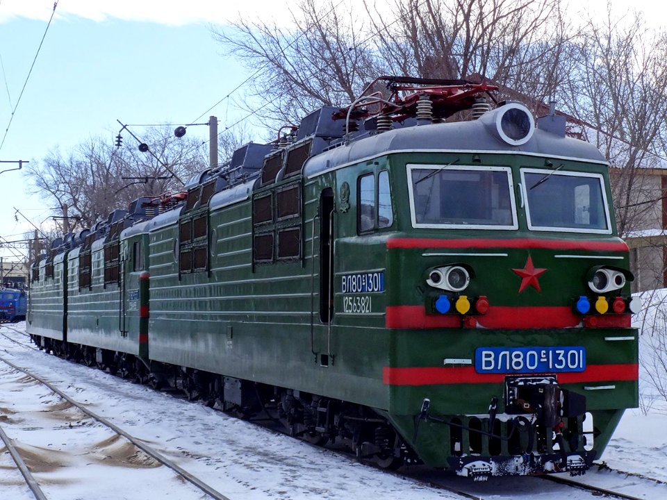ВЛ80С-1301,_Kazakhstan,_Karaganda_region,_Karaganda_depot_(Trainpix_126878)
