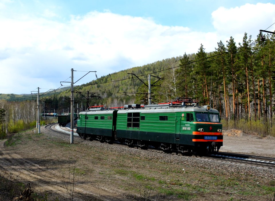 ВЛ10-661,_Russia,_Chelyabinsk_region,_Floysovaya_-_Syrostan_stretch_(Trainpix_196159)