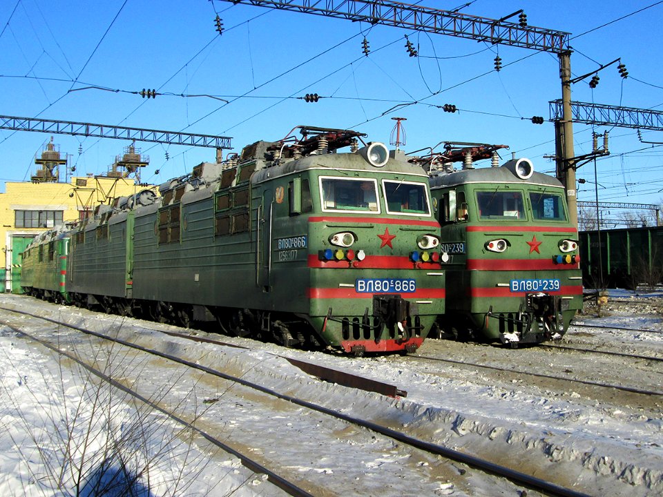 ВЛ80С-239,_Казахстан,_Карагандинская_область,_депо_Караганда-Сортировочная_(Trainpix_89683)
