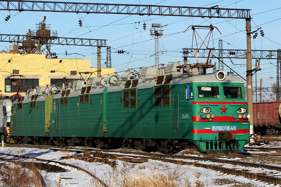 ВЛ80С-1648,_Kazakhstan,_Karaganda_region,_Karaganda_depot_(Trainpix_146363)