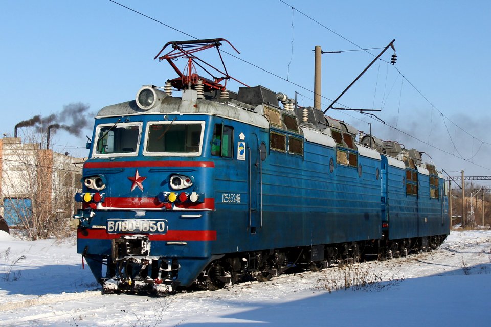 ВЛ80С-1850,_Kazakhstan,_Karaganda_region,_Karaganda_depot_(Trainpix_186434)