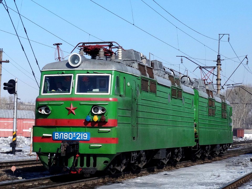 ВЛ80С-219,_Kazakhstan,_Karaganda_region,_Karaganda-Sorting_station_(Trainpix_127602)