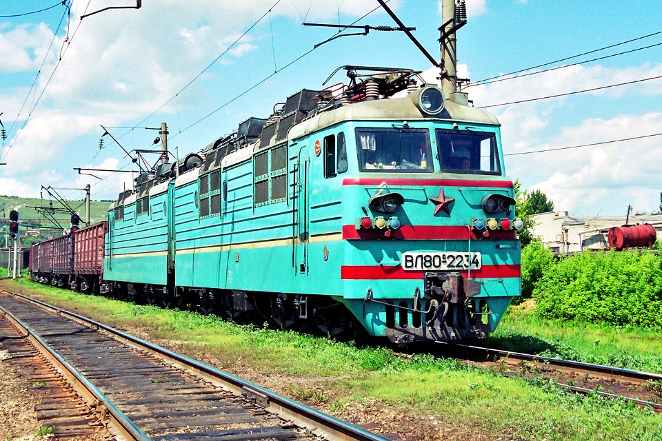 ВЛ80С-2234,_Russia,_Saratov_region,_Saratov-I-Passenger_-_Saratov-II_stretch_(Trainpix_171772)