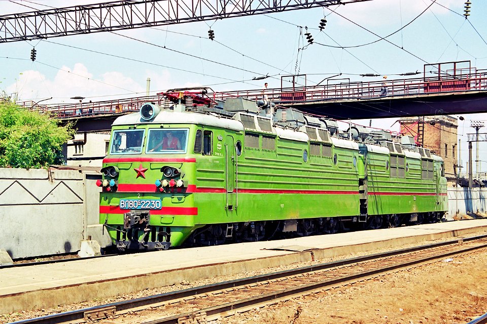 ВЛ80С-2230,_Russia,_Saratov_region,_Saratov-II_Railway_station_(Trainpix_201929)