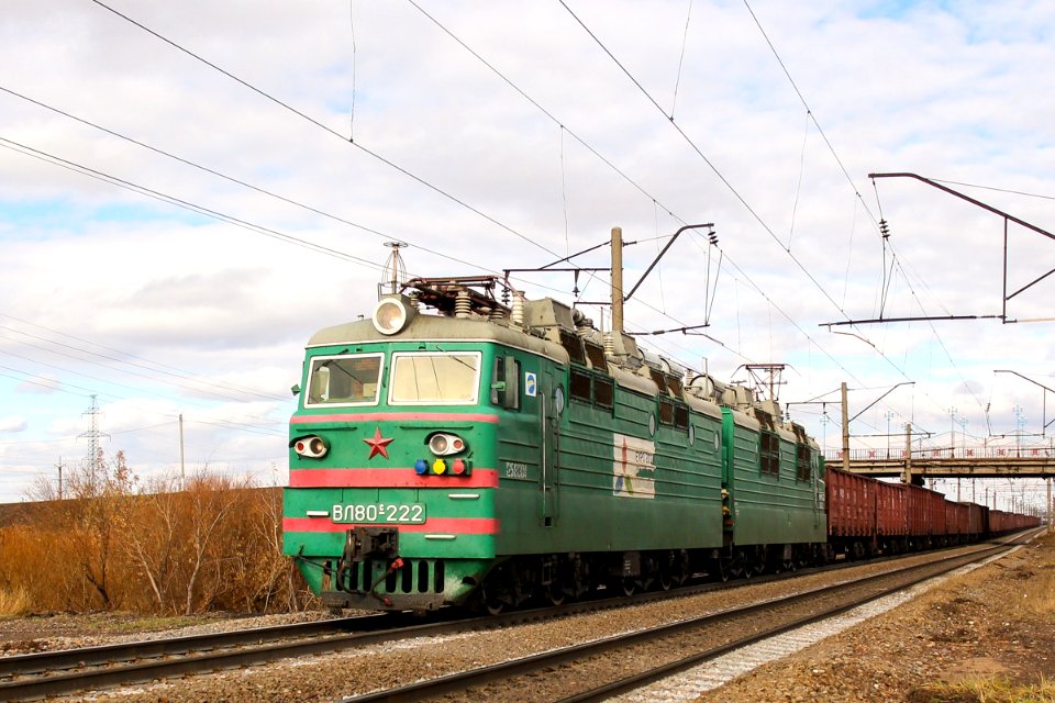ВЛ80С-222,_Казахстан,_Карагандинская_область,_перегон_Жана_Караганды_-_Майкудук_(Trainpix_208264)
