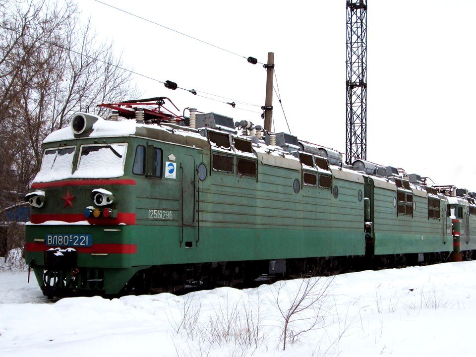 ВЛ80С-221,_Kazakhstan,_Karaganda_region,_Karaganda_depot_(Trainpix_121795)