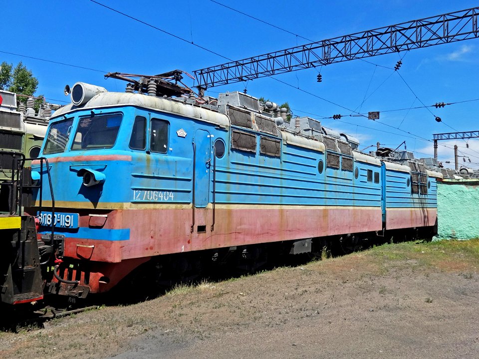 ВЛ80Т-1191,_Kazakhstan,_Karaganda_region,_Karaganda_depot_(Trainpix_136429)