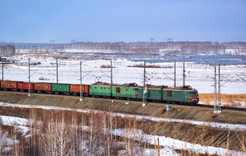 ВЛ10-736,_Russia,_Chelyabinsk_region,_Bishkil'_-_Poletaevo-I_stretch_(Trainpix_158802)