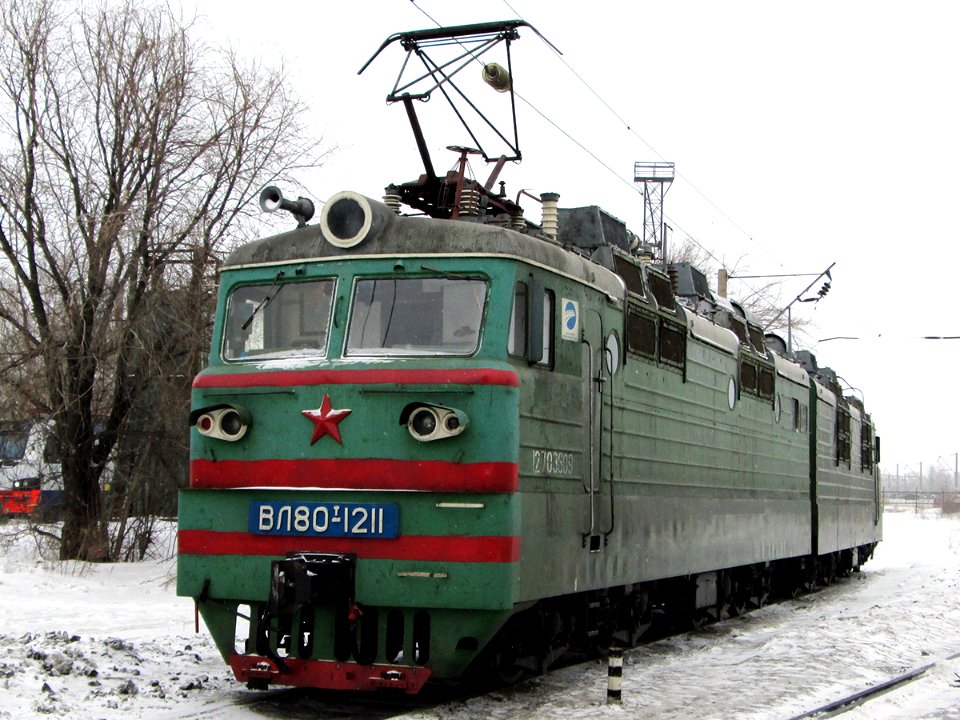 ВЛ80Т-1211,_Kazakhstan,_Karaganda_region,_Karaganda_depot_(Trainpix_124287)