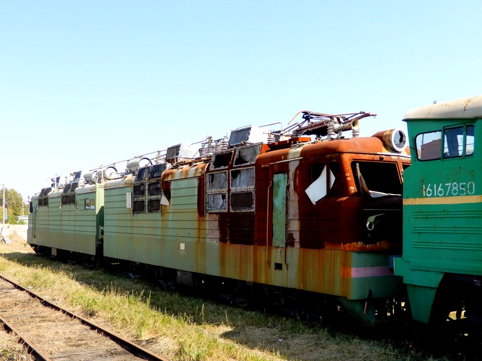 ВЛ80Т-1166,_Kazakhstan,_Karaganda_region,_Karaganda_depot_(Trainpix_205258)