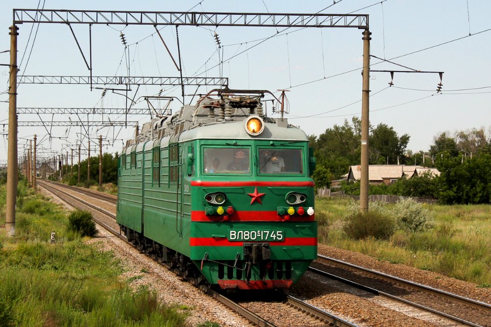 ВЛ80С-1745,_Казахстан,_Карагандинская_область,_перегон_Жана_Караганды_-_Майкудук_(Trainpix_200107)