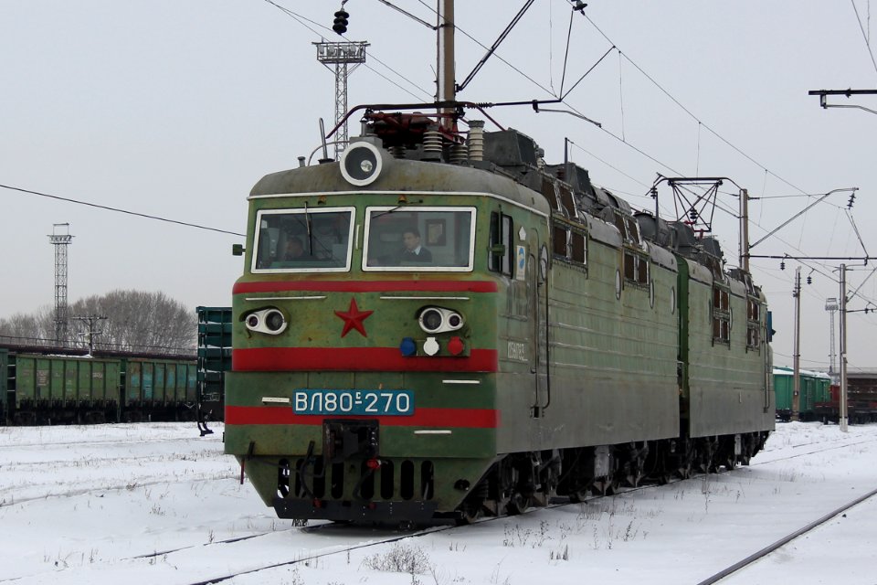 ВЛ80С-270,_Kazakhstan,_Karaganda_region,_Karaganda-Sorting_station_(Trainpix_182682)