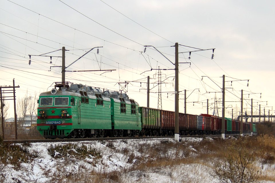 ВЛ80С-1640,_Казахстан,_Карагандинская_область,_перегон_Караганда_-_Майкудук_(Trainpix_178973)