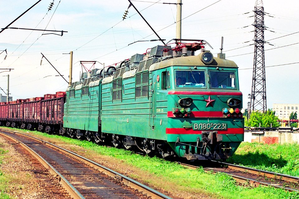 ВЛ80С-2231,_Russia,_Saratov_region,_Saratov-I-Passenger_-_Saratov-II_stretch_(Trainpix_159860)