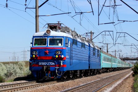 ВЛ80С-2704,_Казахстан,_Карагандинская_область,_перегон_Жана_Караганды_-_Майкудук_(Trainpix_165154)
